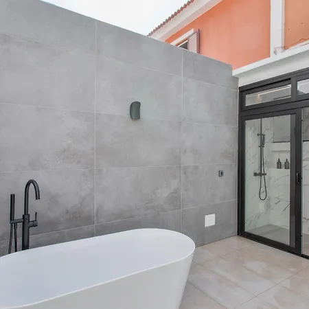 Apartament Odi *